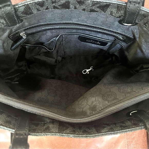 Michael Kors Monogram Logo Print Jet Set East West Tote Bag - Picture 7 of 9